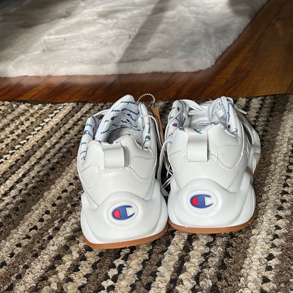 Champion - Picture 4 of 4